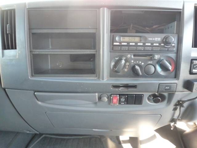 いすゞフォワードアルミウイング中型（4t）[写真08]