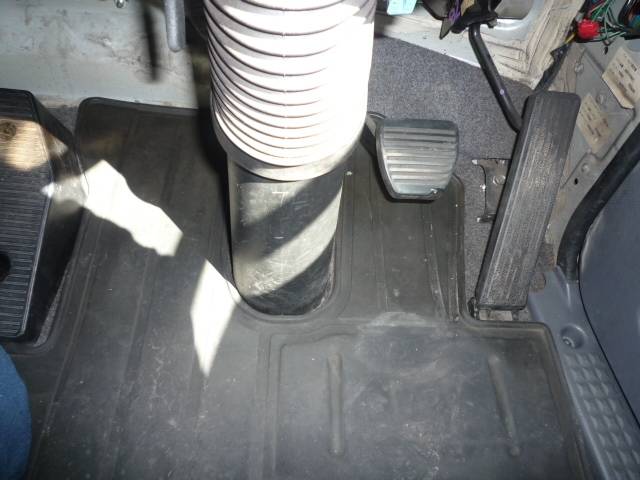 いすゞフォワードアルミウイング中型（4t）[写真09]