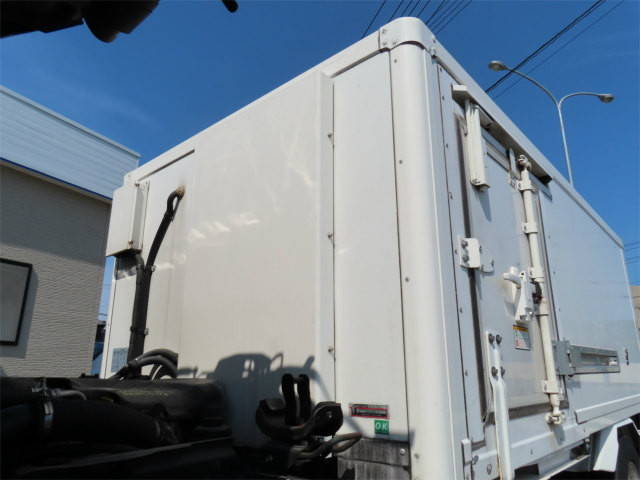 いすゞエルフ冷凍車（冷蔵車）小型（2t・3t）[写真24]