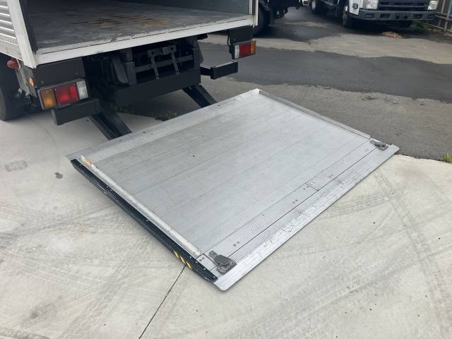 いすゞエルフアルミバン小型（2t・3t）[写真19]