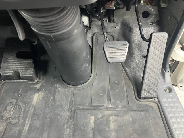 いすゞエルフアルミバン小型（2t・3t）[写真32]