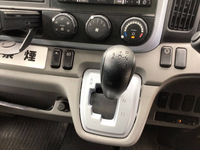 三菱ふそうキャンター平ボディ小型（2t・3t）[写真23]