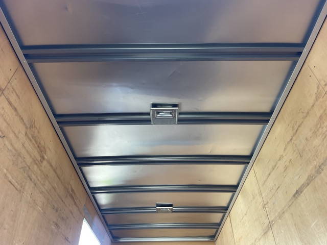 いすゞエルフアルミバン小型（2t・3t）[写真10]