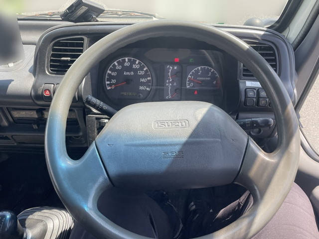 いすゞエルフアルミバン小型（2t・3t）[写真26]