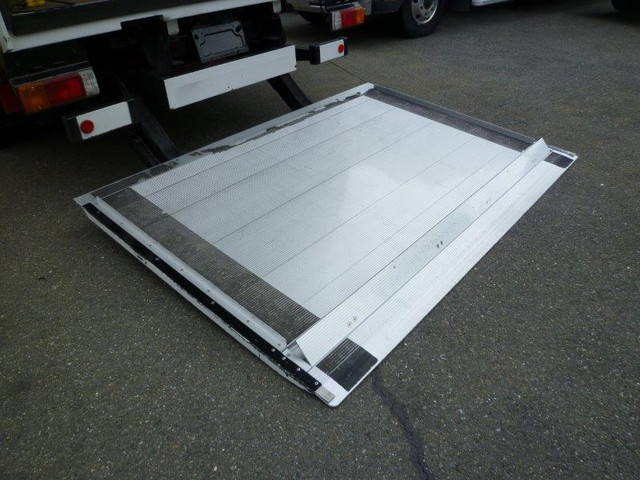 日野デュトロパネルバン小型（2t・3t）[写真10]