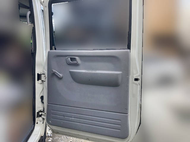 三菱ふそうキャンターガッツダブルキャブ（Wキャブ）小型（2t・3t）[写真16]