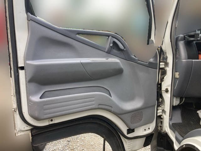 三菱ふそうキャンターガッツダブルキャブ（Wキャブ）小型（2t・3t）[写真17]