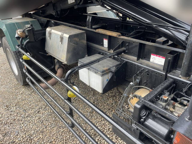 いすゞフォワードコンテナ専用車増トン（6t・8t）[写真11]