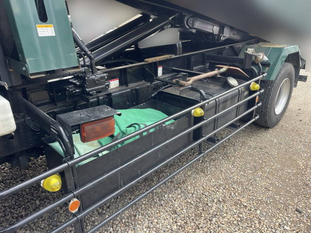 いすゞフォワードコンテナ専用車増トン（6t・8t）[写真12]