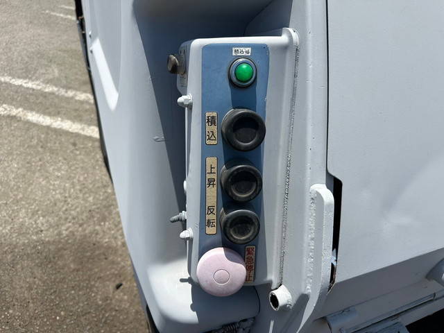 日野デュトロパッカー車（塵芥車）小型（2t・3t）[写真08]