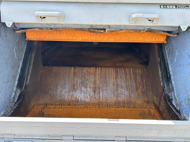 日野デュトロパッカー車（塵芥車）小型（2t・3t）[写真09]