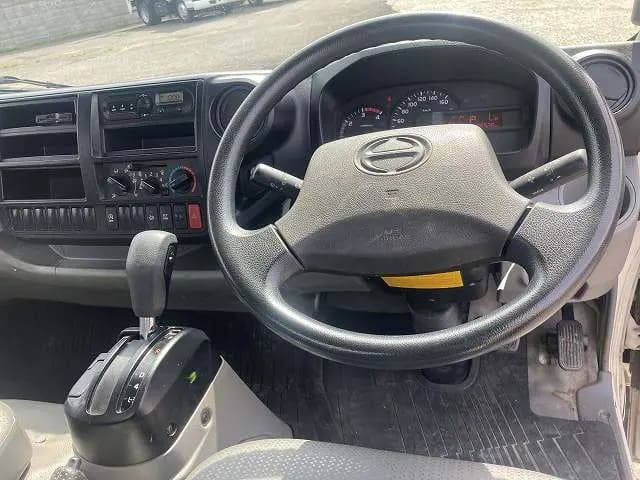 日野デュトロ平ボディ小型（2t・3t）[写真28]