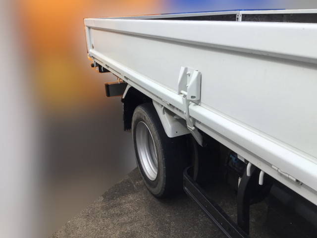 三菱ふそうキャンター平ボディ小型（2t・3t）[写真10]