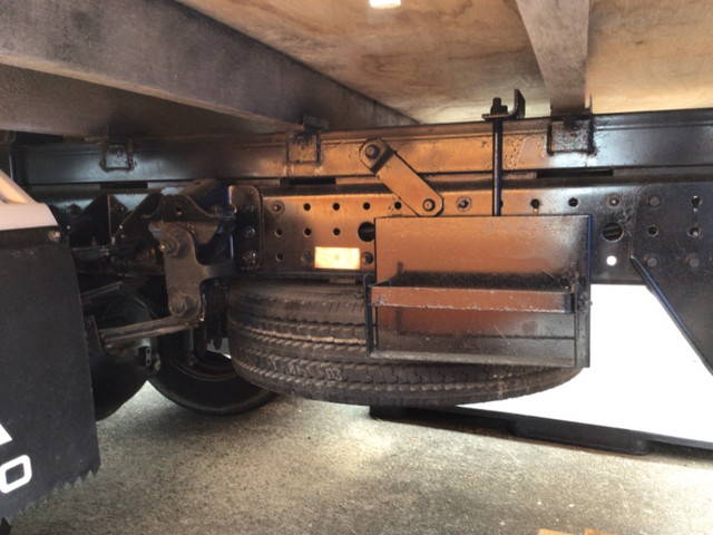 三菱ふそうキャンター平ボディ小型（2t・3t）[写真12]