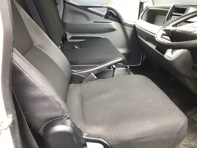 三菱ふそうキャンター平ボディ小型（2t・3t）[写真21]