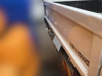 三菱ふそうキャンター平ボディ小型（2t・3t）[写真05]