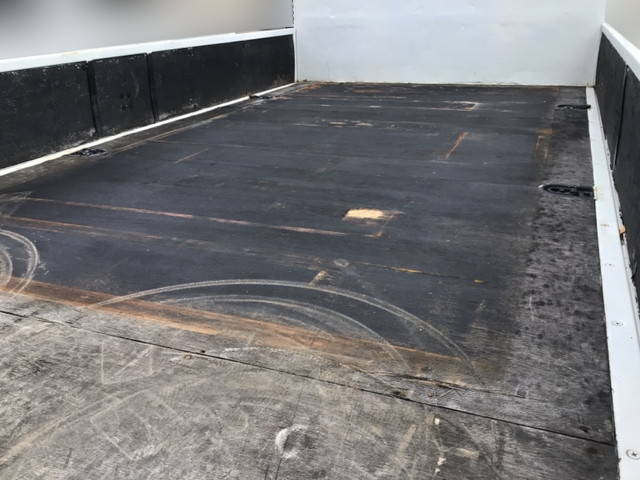 三菱ふそうキャンター平ボディ小型（2t・3t）[写真07]