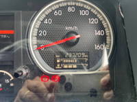 いすゞフォワード冷凍車（冷蔵車）中型（4t）[写真32]