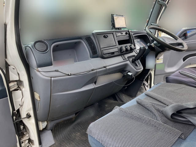 三菱ふそうキャンタークレーン3段小型（2t・3t）[写真23]