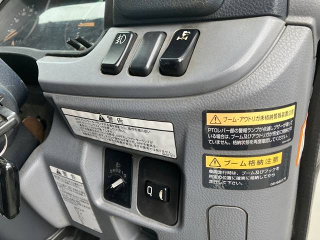 三菱ふそうキャンタークレーン3段小型（2t・3t）[写真31]