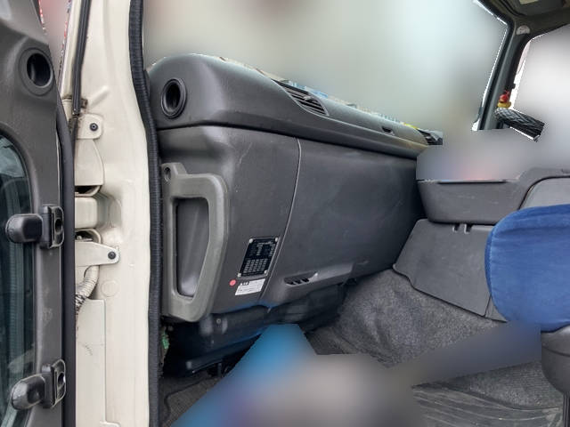 いすゞギガアルミウイング大型（10t）[写真23]