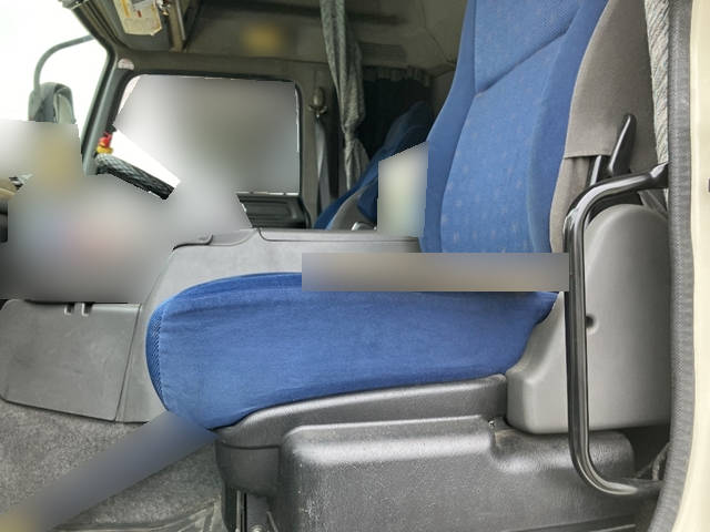 いすゞギガアルミウイング大型（10t）[写真24]