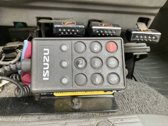 いすゞギガアルミウイング大型（10t）[写真38]