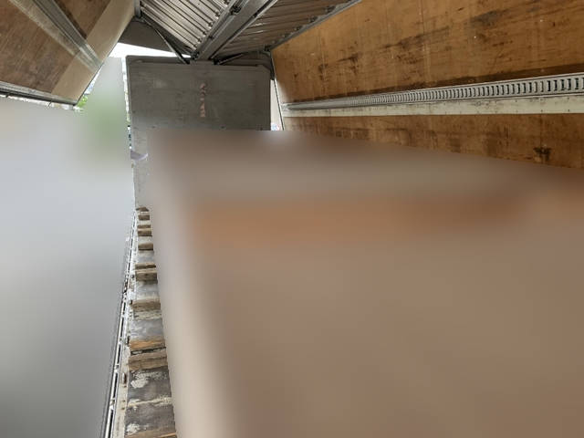 いすゞギガアルミウイング大型（10t）[写真08]