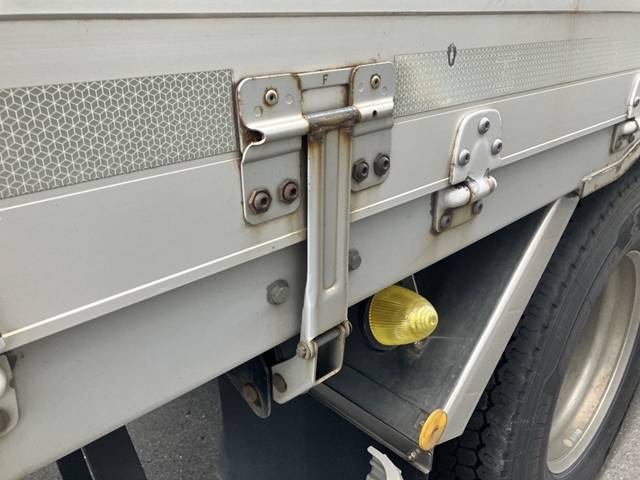 いすゞギガアルミウイング大型（10t）[写真09]