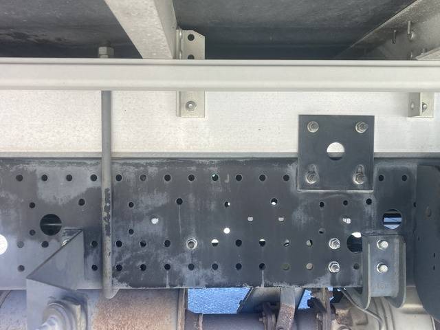 いすゞフォワードアルミウイング中型（4t）[写真13]