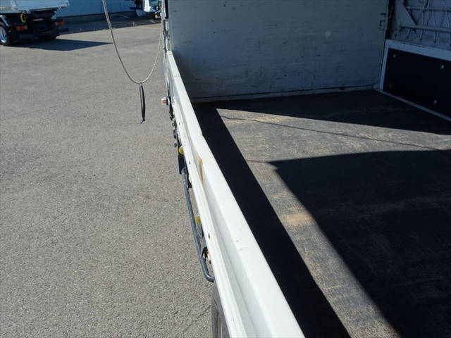 いすゞエルフ幌ウイング小型（2t・3t）[写真17]