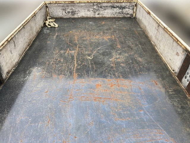 三菱ふそうキャンター平ボディ小型（2t・3t）[写真11]