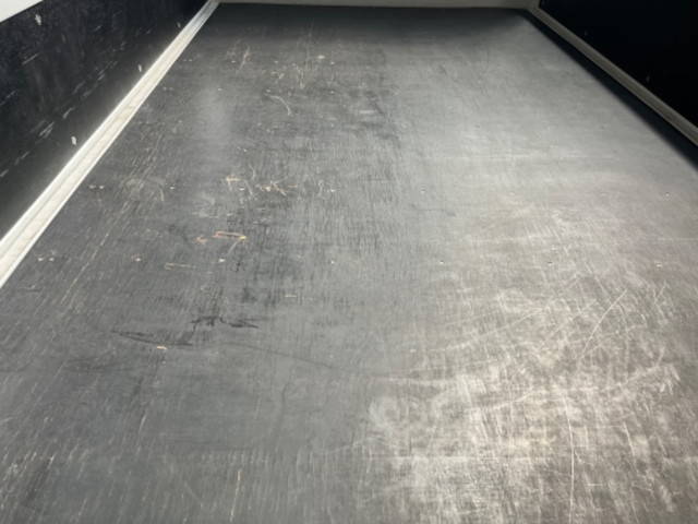 日産アトラス平ボディ小型（2t・3t）[写真10]