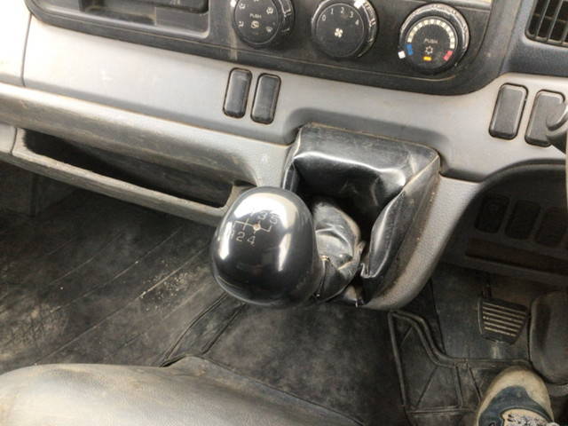 三菱ふそうキャンターダンプ小型（2t・3t）[写真28]