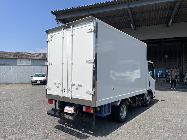 いすゞエルフ冷凍車（冷蔵車）小型（2t・3t）[写真02]