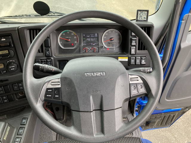 いすゞギガ冷蔵冷凍ウイング大型（10t）[写真33]