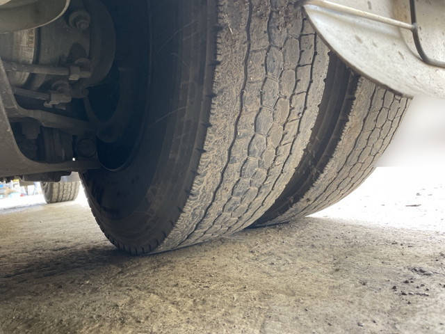 日野プロフィアトレーラーヘッド（トラクターヘッド）大型（10t）[写真12]