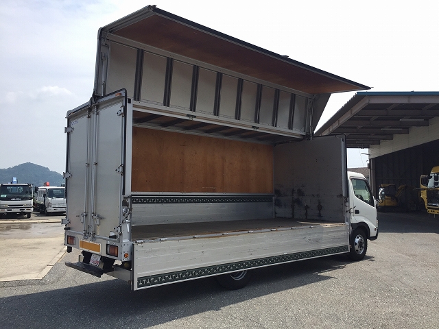 トヨタトヨエースアルミウイング小型（2t・3t）[写真02]