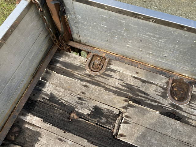 UDトラックスクオンアルミブロック大型（10t）[写真12]