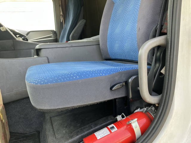 UDトラックスクオンアルミブロック大型（10t）[写真22]