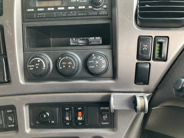 UDトラックスクオンアルミブロック大型（10t）[写真30]