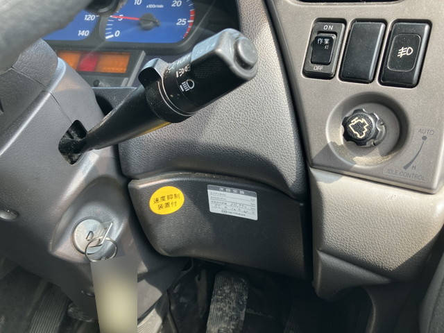 UDトラックスクオンアルミブロック大型（10t）[写真32]