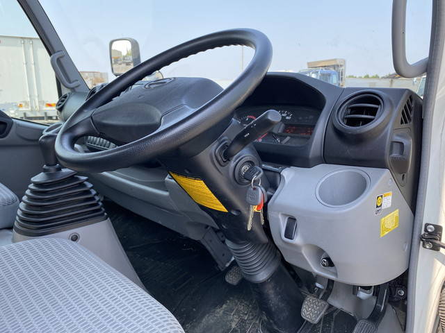 日野デュトロ平ボディ小型（2t・3t）[写真26]