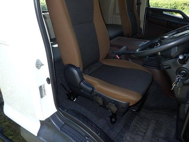 日野レンジャー平ボディ中型（4t）[写真25]