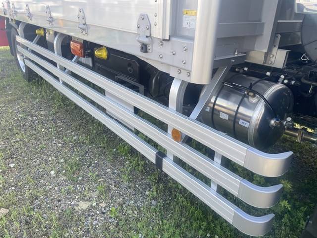 UDトラックスコンドルアルミウイング増トン（6t・8t）[写真11]