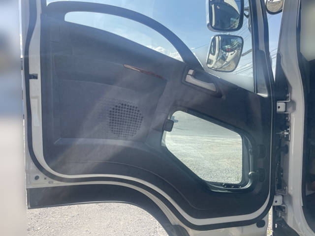 UDトラックスコンドルアルミウイング増トン（6t・8t）[写真25]