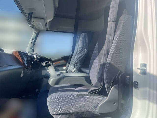 UDトラックスコンドルアルミウイング増トン（6t・8t）[写真28]