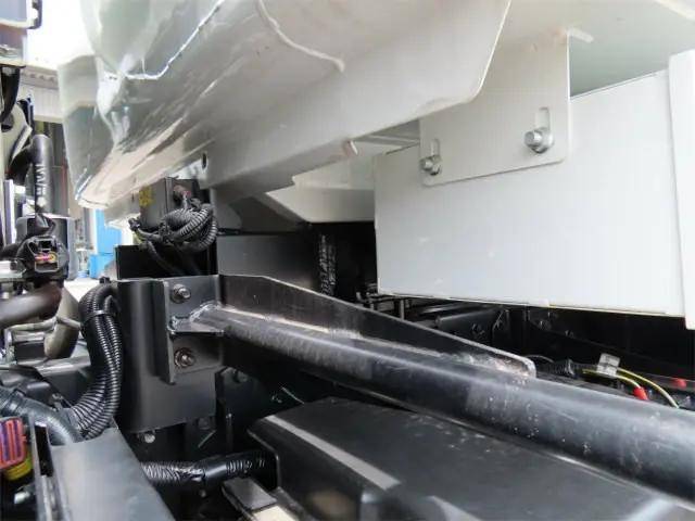 三菱ふそうキャンターパッカー車（塵芥車）小型（2t・3t）[写真38]