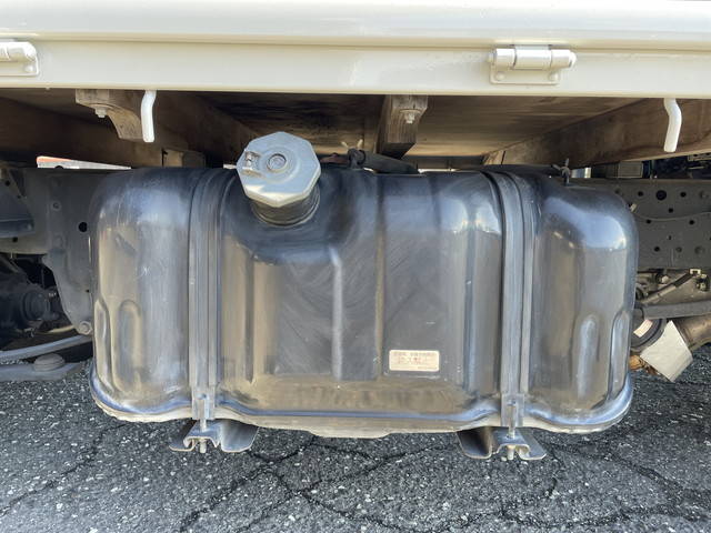 いすゞエルフ平ボディ小型（2t・3t）[写真17]