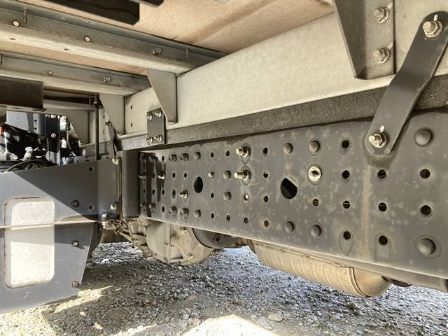三菱ふそうキャンターアルミバン小型（2t・3t）[写真20]